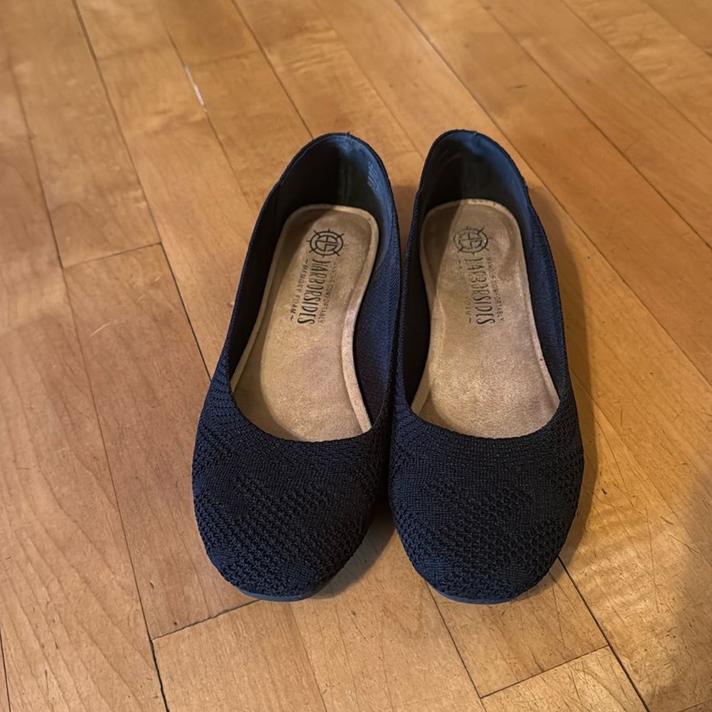 Women’s black flats size 7m